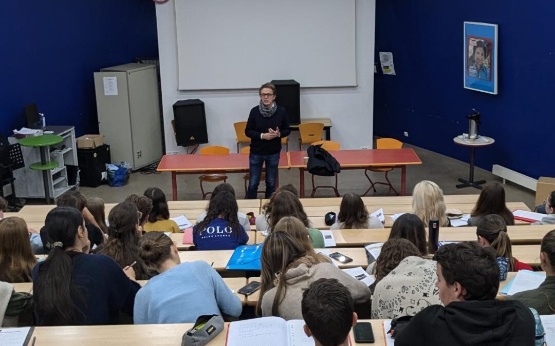 60 élèves de Terminales HGGSP rencontrent M. Le Bomin, président du film politique de La Baule